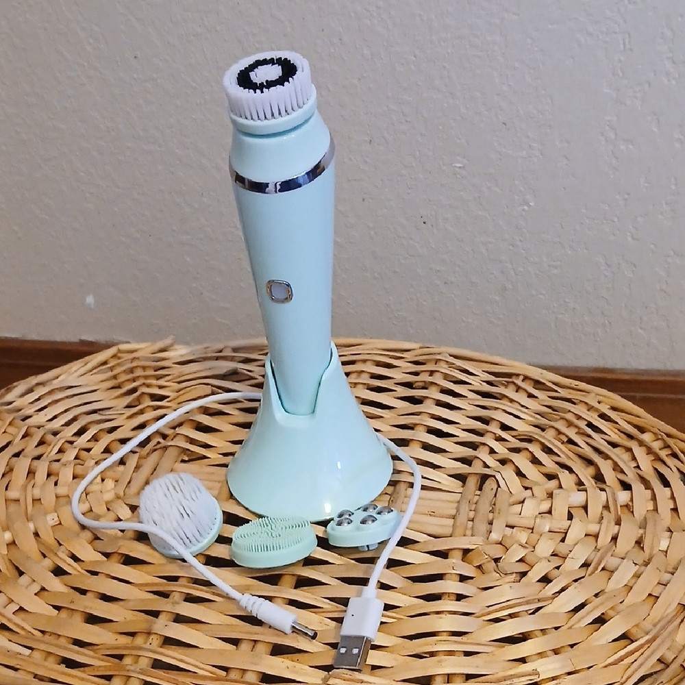 Mint Green Facial Cleansing Brush Set with Stand